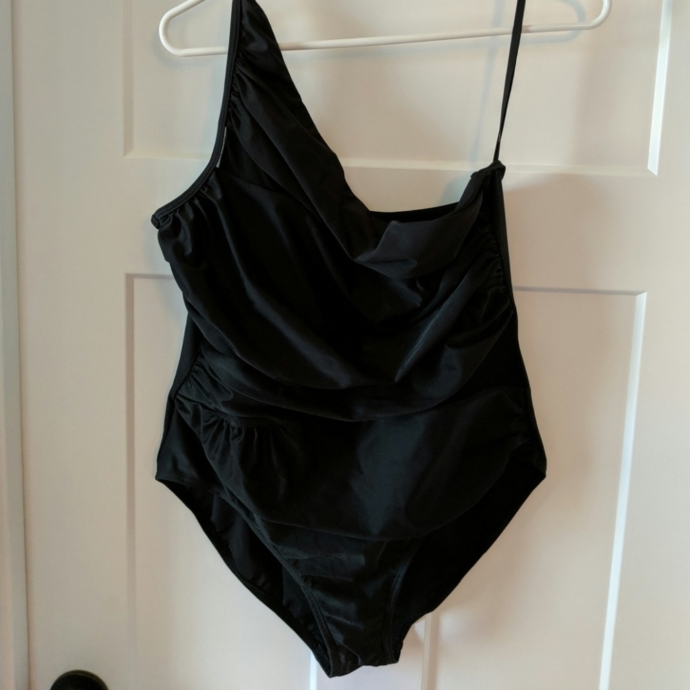 One shoulder bathing suit